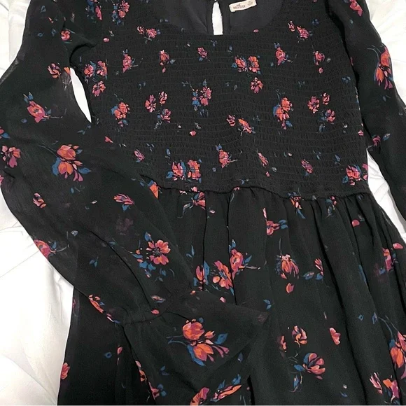 Hollister Black Floral Flutter Sleeved Dress, Size XS, Excellent! - Picture 4 of 11